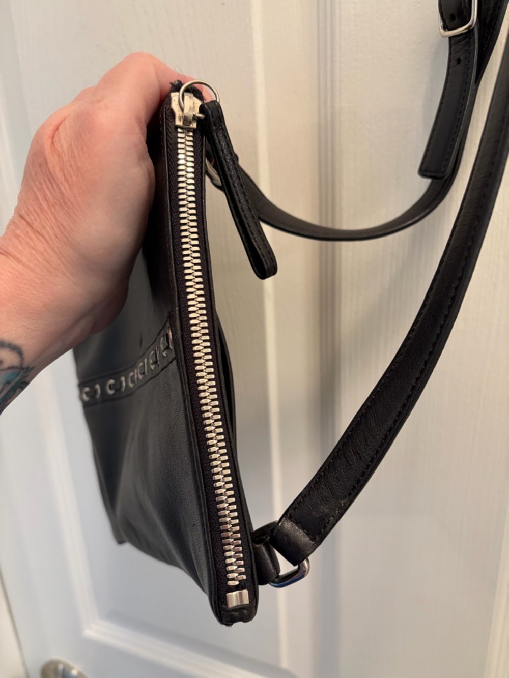 Coach Black Leather Crossbody Bag Zip Top Adjustable Strap - Picture 11 of 12